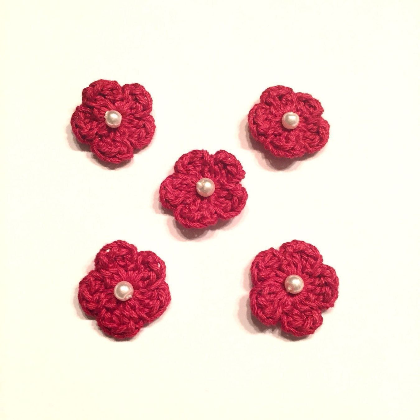 Toppe: 5x Blumen rot mit Perlen, gehäkelt, 2 cm – Nuovo e nell'imballaggio originale da Emmenbrücke venduto da swissmade-miracles