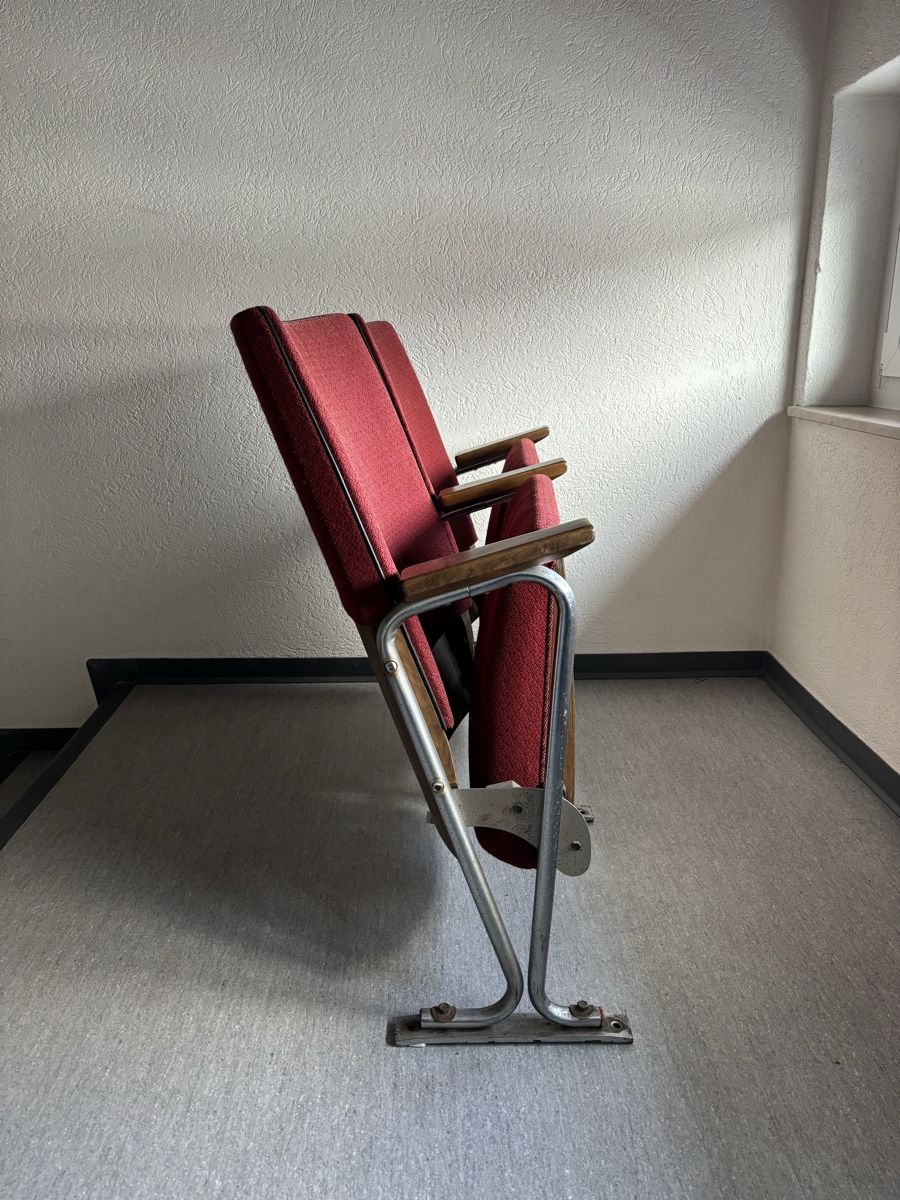 Poltrone: Original DDR Kino Sessel – Usato da Zürich venduto da Uluvuur 1