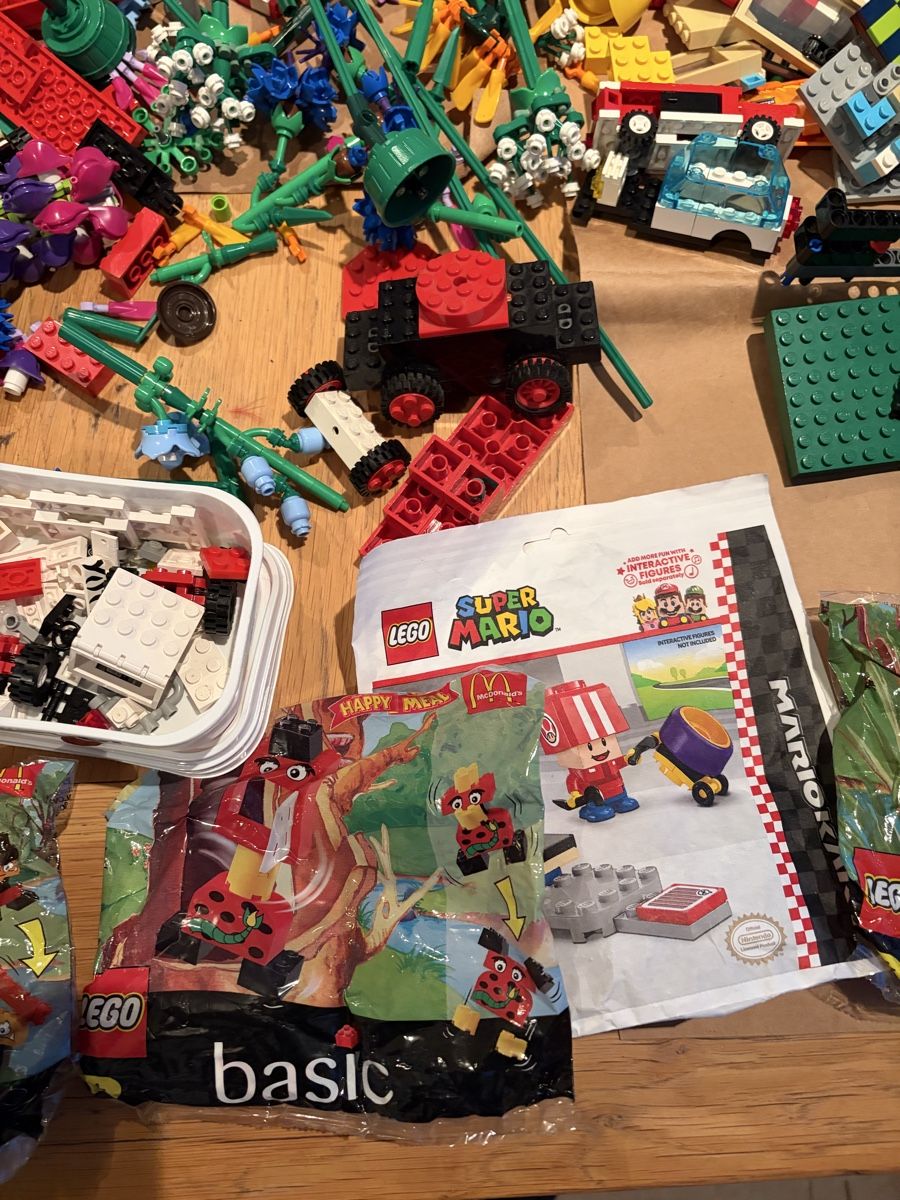 Lego Kit di costruzioni: Lego mélangés 3.9 kg avec 12 figurines  – Usato da Echallens venduto da JAR69 3