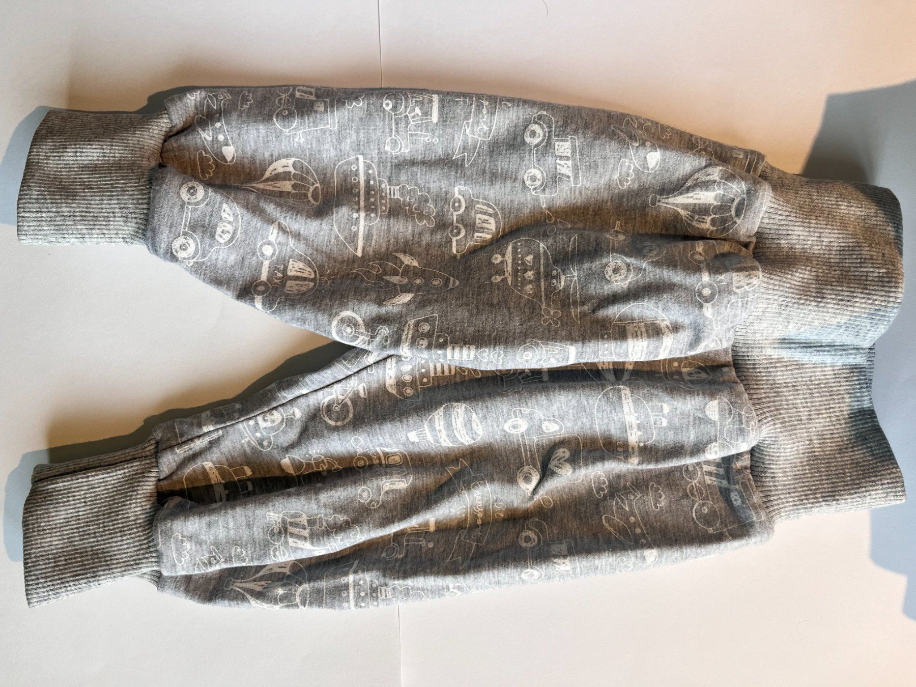 Pantaloni: 1 Kinderhose selbst genäht – Nuovo e nell'imballaggio originale da Büsserach venduto da bor_s88m
