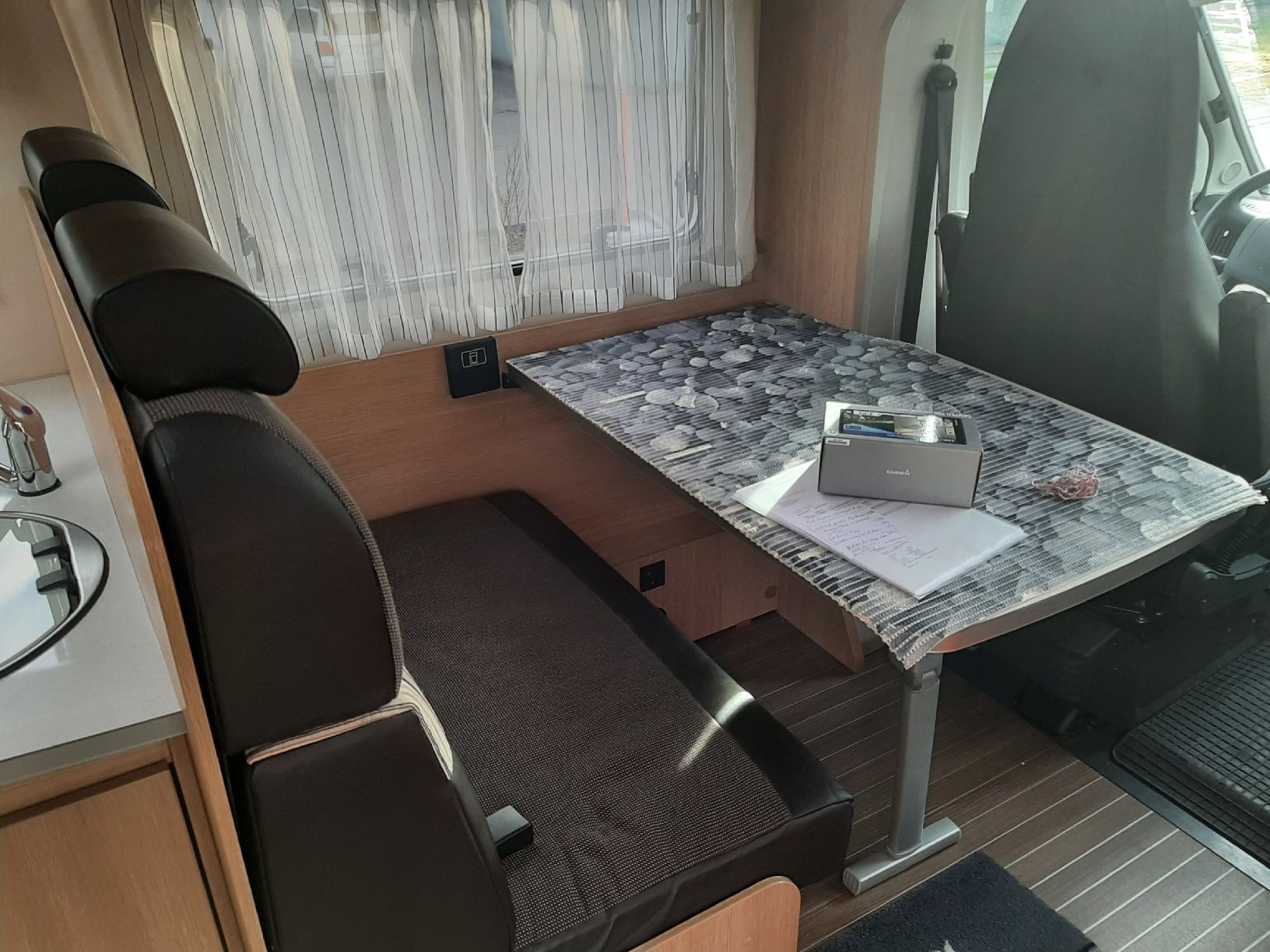 Sunlight Véhicules de camping: Sunlight T64 mit Hubbett – D'occasion à Bütschwil par Ronja28 8