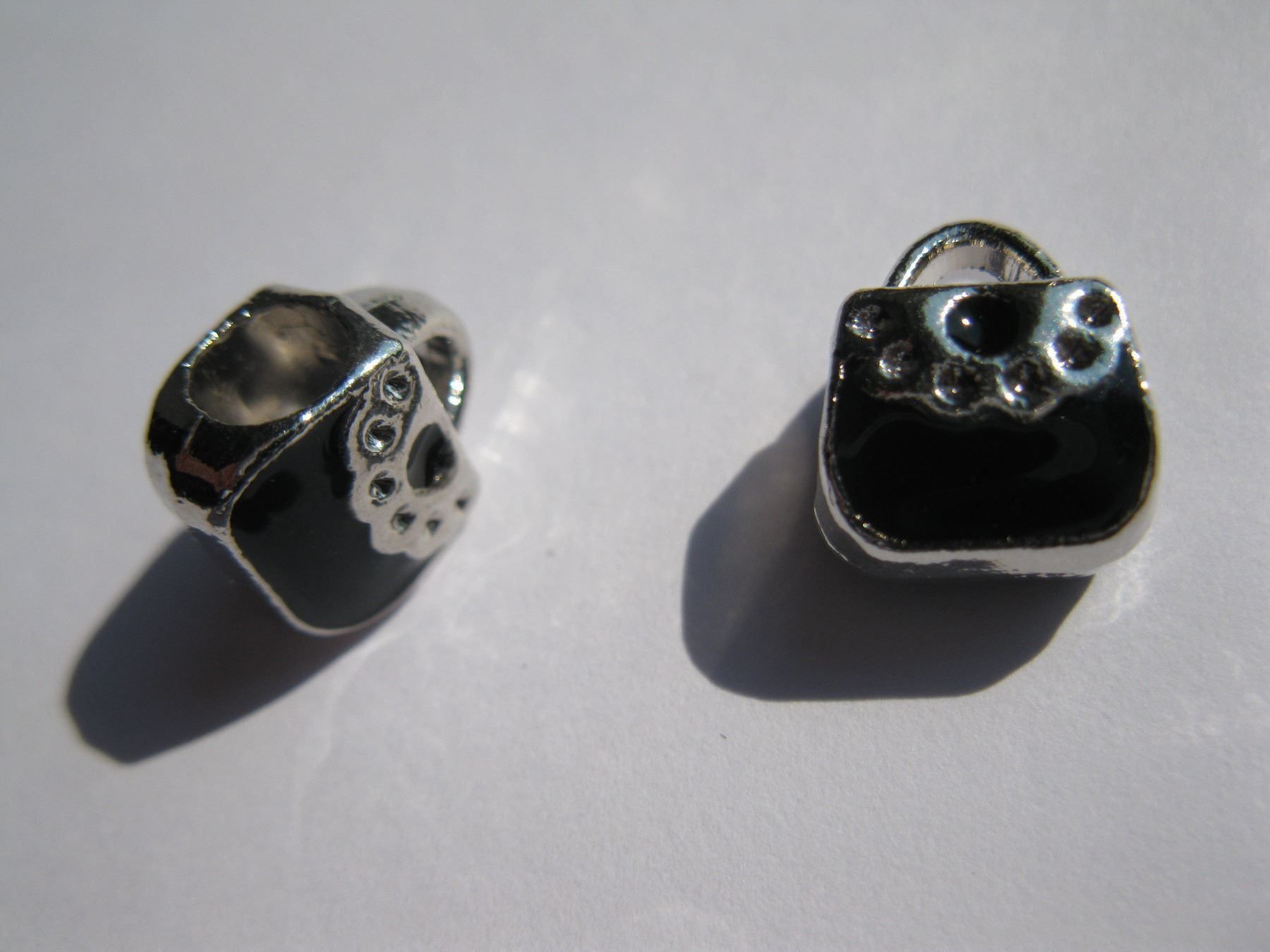 Perle (finte): 2 Metallperlen, Grosslochperlen, Beads Tasche, schwarz – Nuovo e nell'imballaggio originale da St. Margarethen TG venduto da LuanaKa