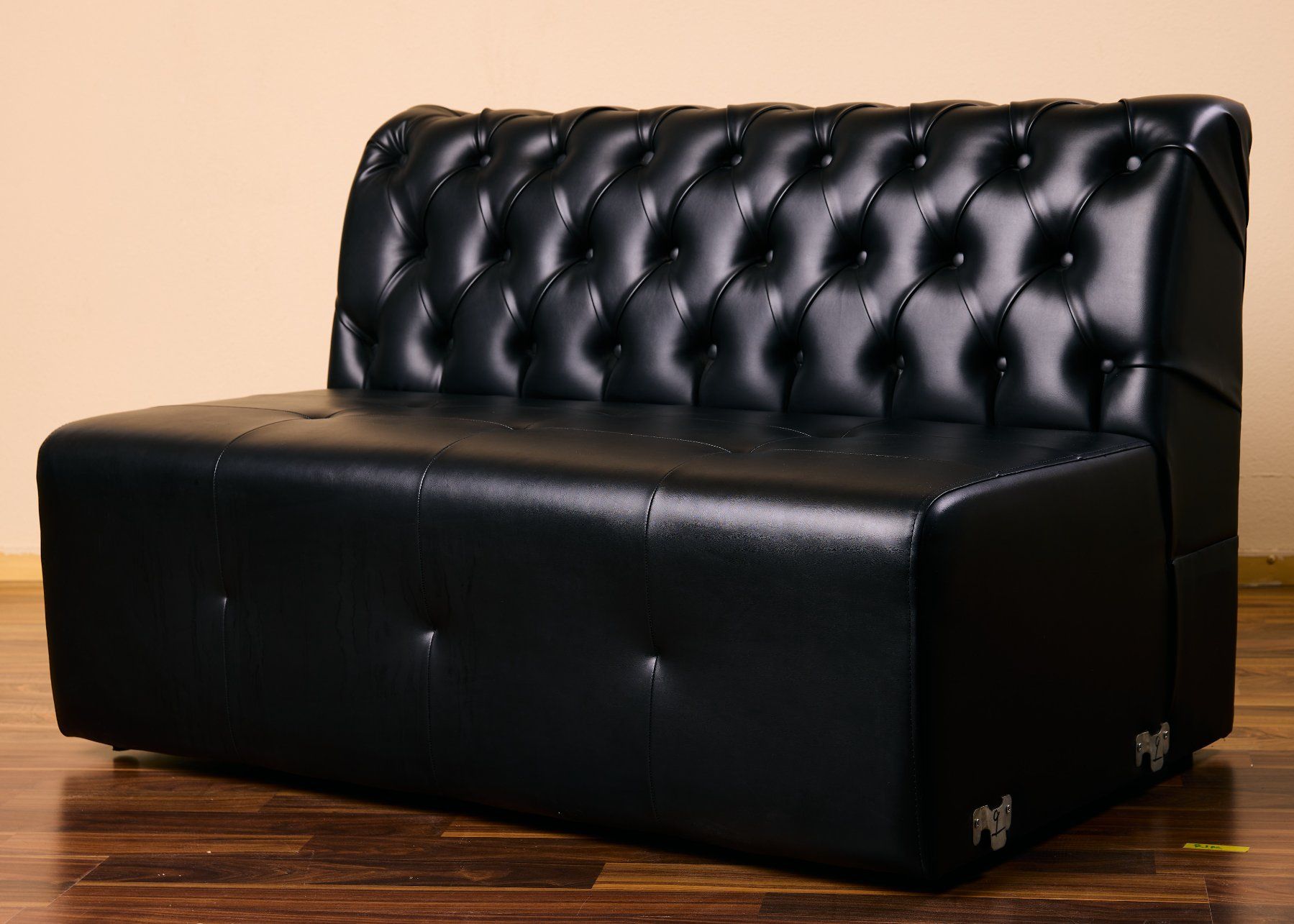 Sofas: Sofa Club-/Lounge-Stil – Gebraucht aus Dübendorf von tho_v2cs