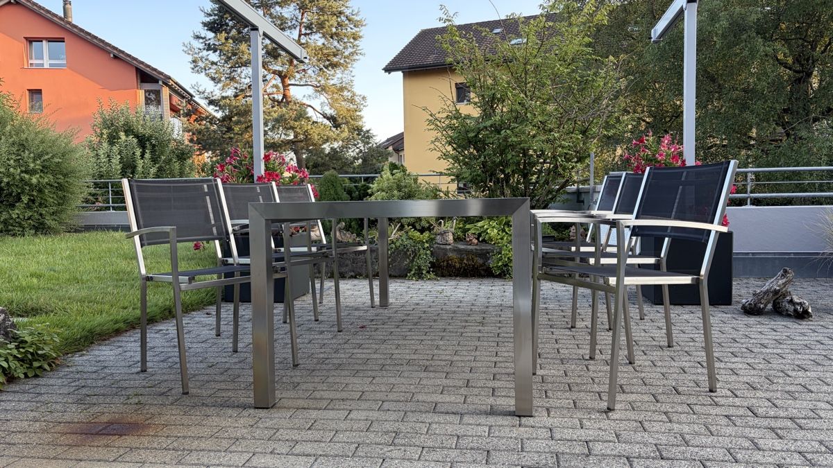 Set di tavolo e panche: Gartentisch mit 6 Stühlen  – Usato da Cham venduto da Manilu 1