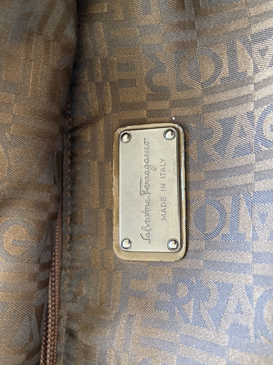Salvatore Ferragamo Sacs femmes: Handtasche von Ferragamo – D'occasion à Basel par loro9 6