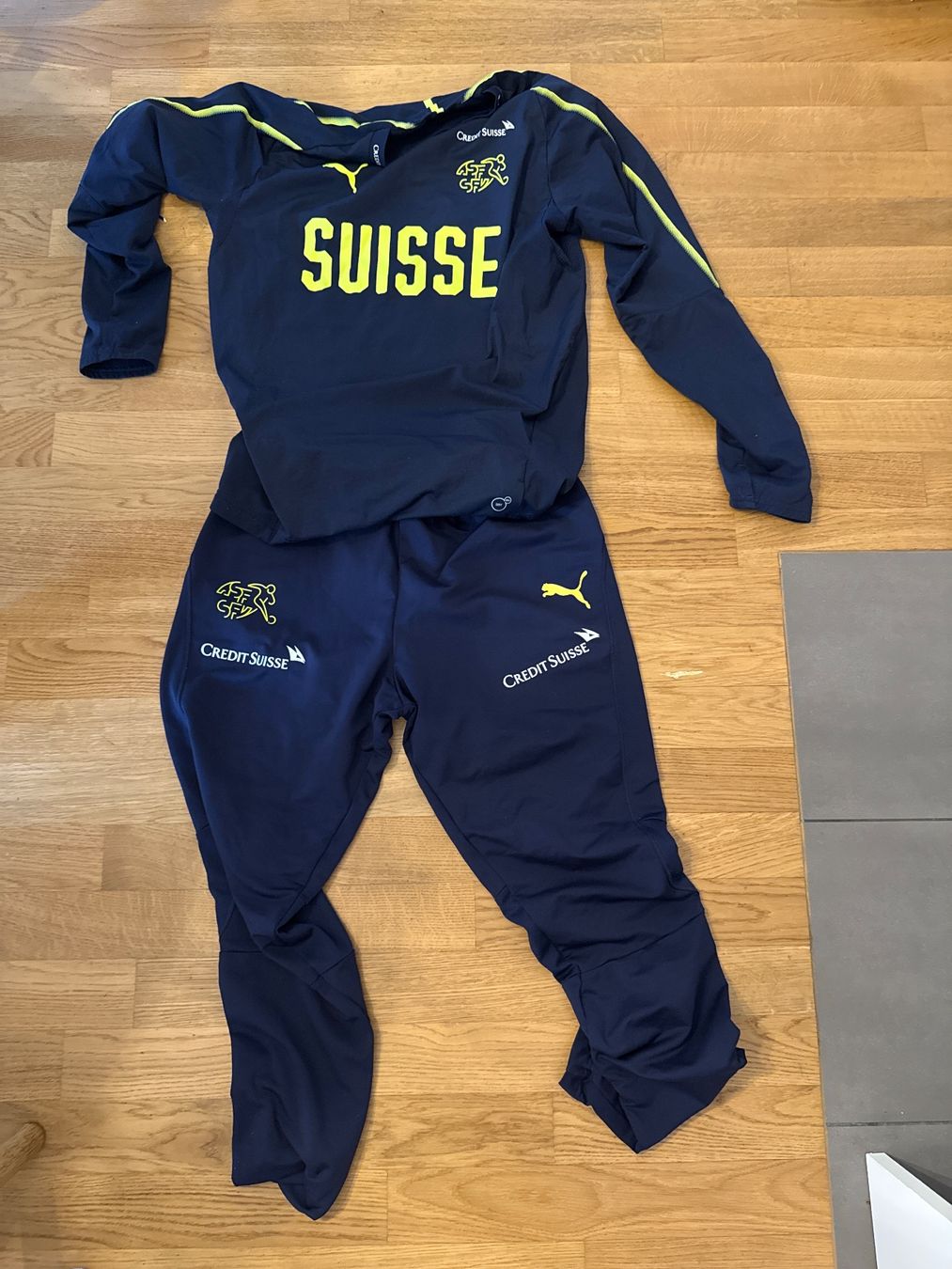 Puma Kleiderpakete: Schweizer Nati Trainingsset – Gebraucht aus Riehen von Sangi22