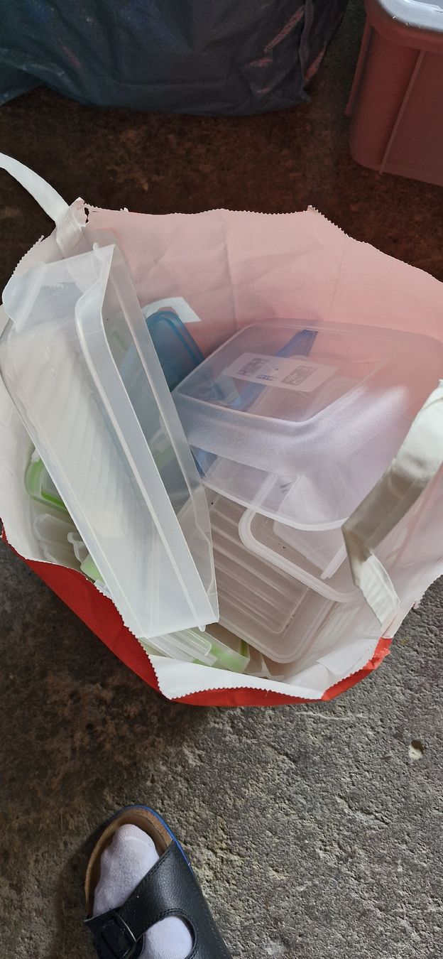 Tupperware Contenitori & Simili: Diverse Tupperschalen Plastik mit Deckel – Usato da Baltschieder venduto da Templa93 1