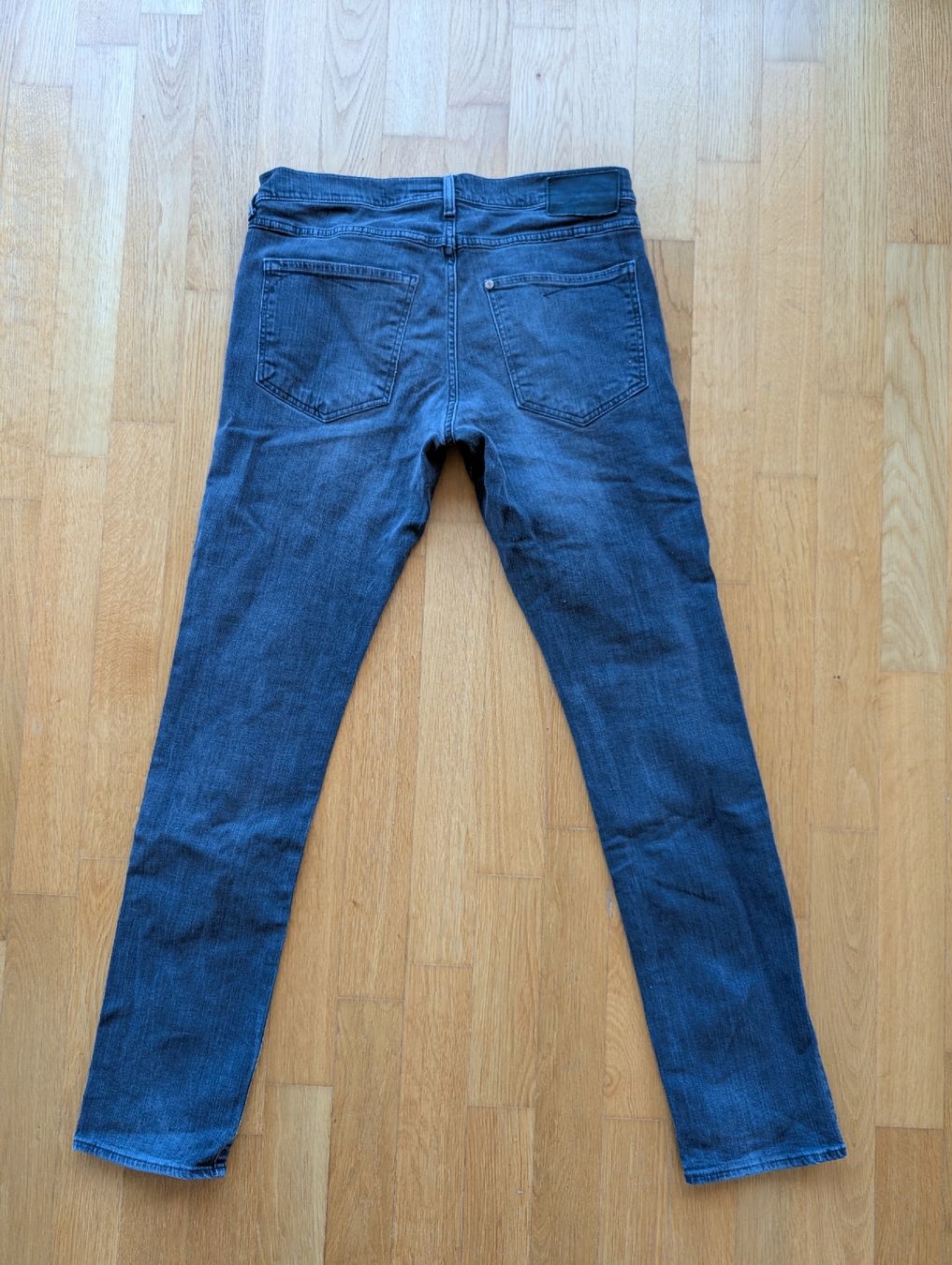 H&M Jeans: H&M Urban Jeans, Gr. 33 schwarz – Usato da Wädenswil venduto da HummerZH 4
