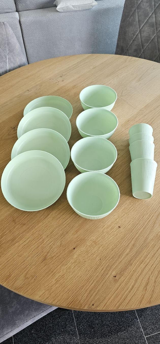 Set di piatti: Camping Set hellgruene Teller, Schalen und Becher – Nuovo e nell'imballaggio originale da Frauenfeld venduto da Sitterdorf1