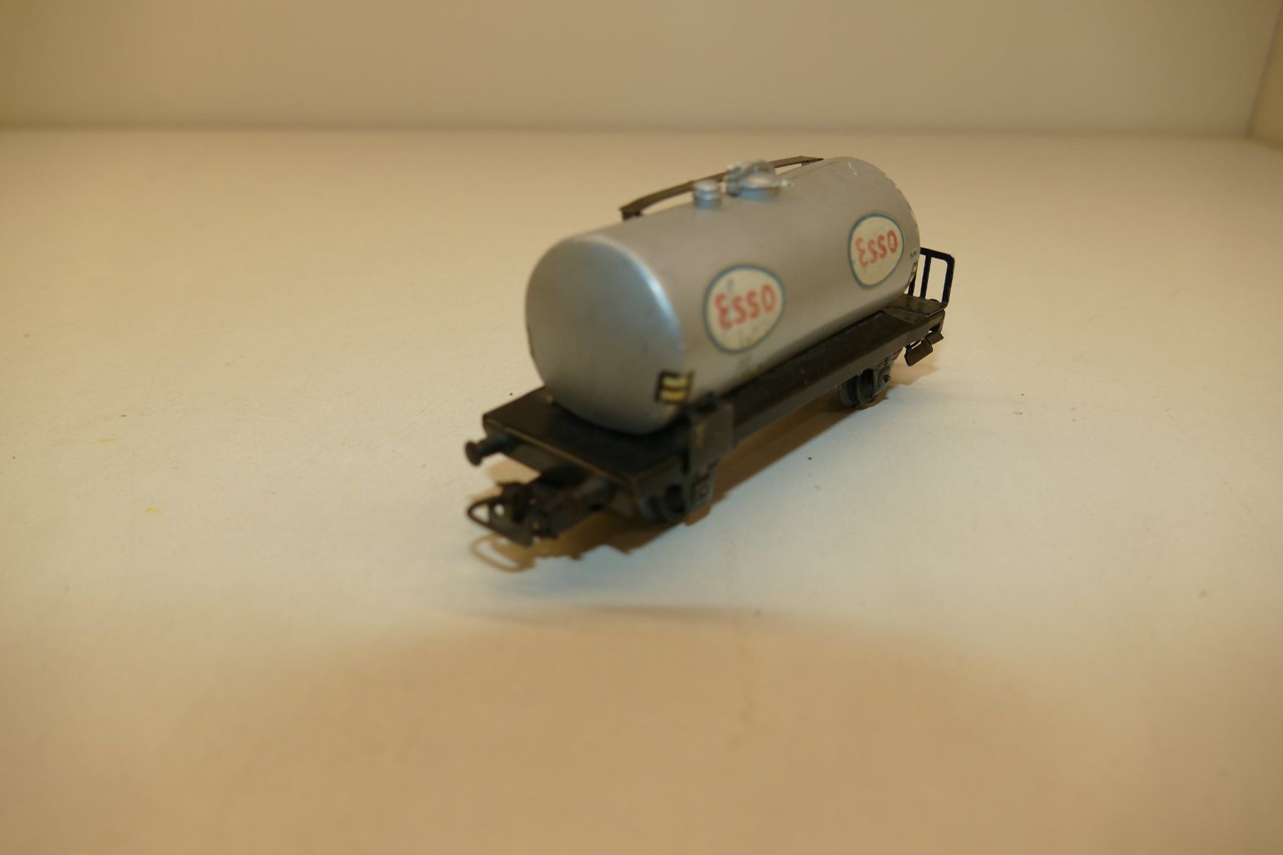 Märklin Modelleisenbahnen: Märklin H0: DB Kesselwagen Esso – Gebraucht aus Niederhasli von rail-duerst 3