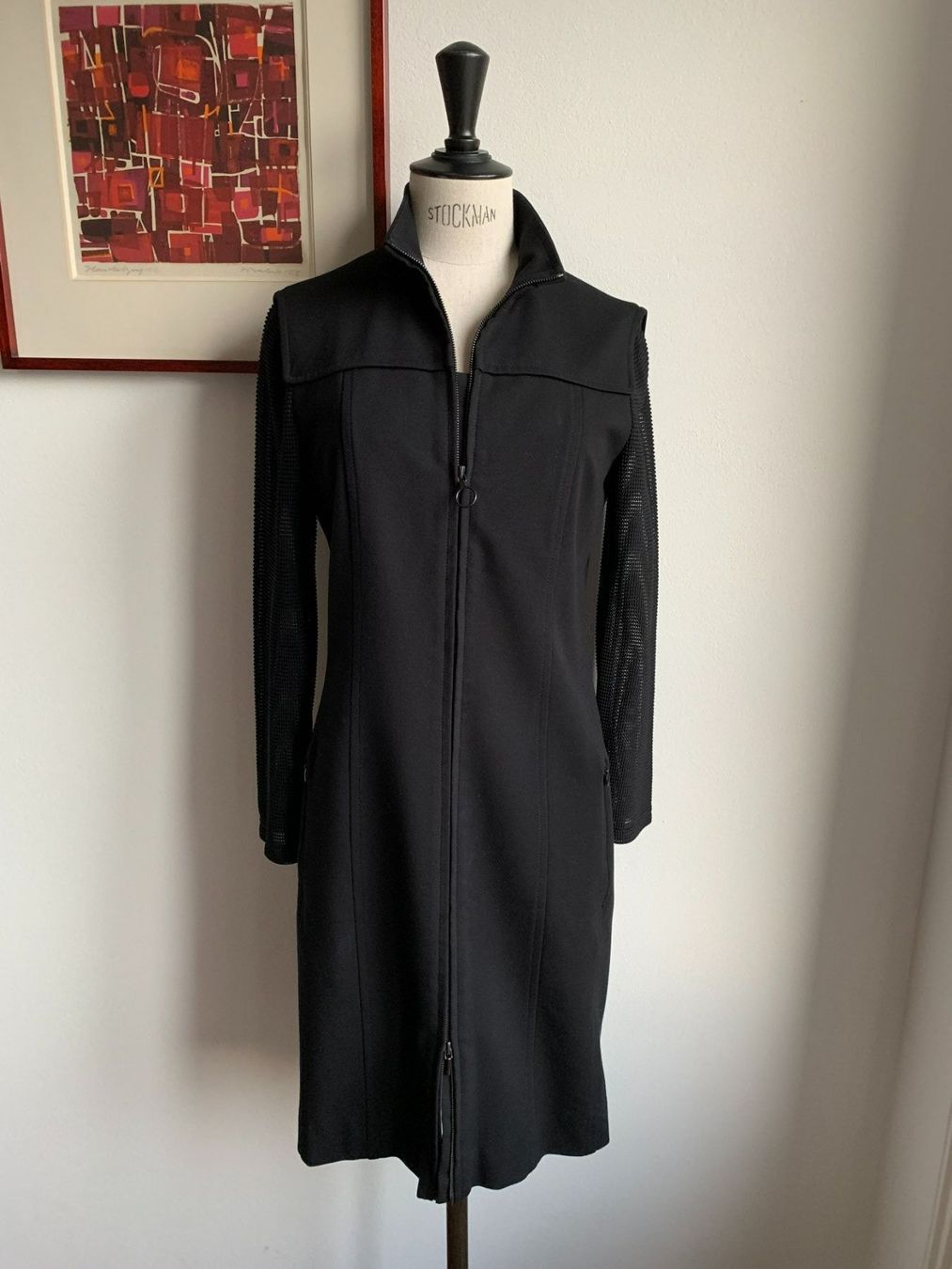 Akris Kleider: AKRIS: Schwarzes Kleid mit transparenten Armen, 36 – Neu (gemäss Beschreibung) aus Luzern von designluzern