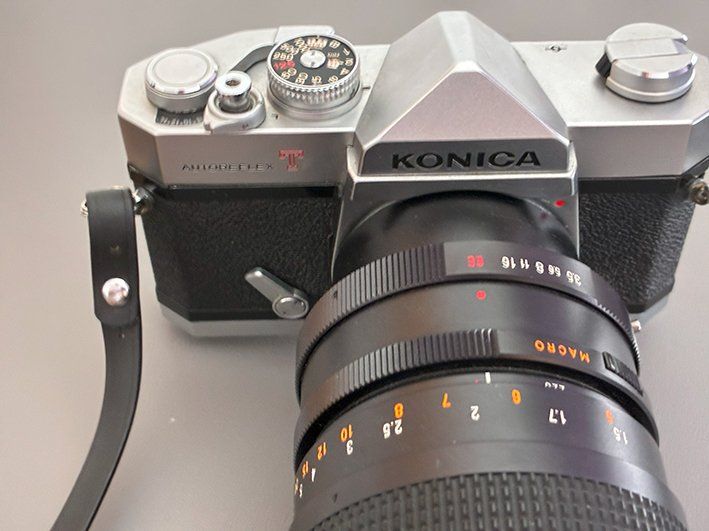 Konica Appareil photo: Analoge Konica Kamera mit Tokina 70 - 220 F3.5 Macro – D'occasion à Meggen par Ale72xa