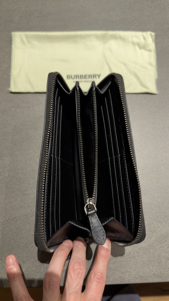 Burberry Portafogli: Burberry Portemonnaie – Usato da Ennetbürgen venduto da gilbarbosa 2