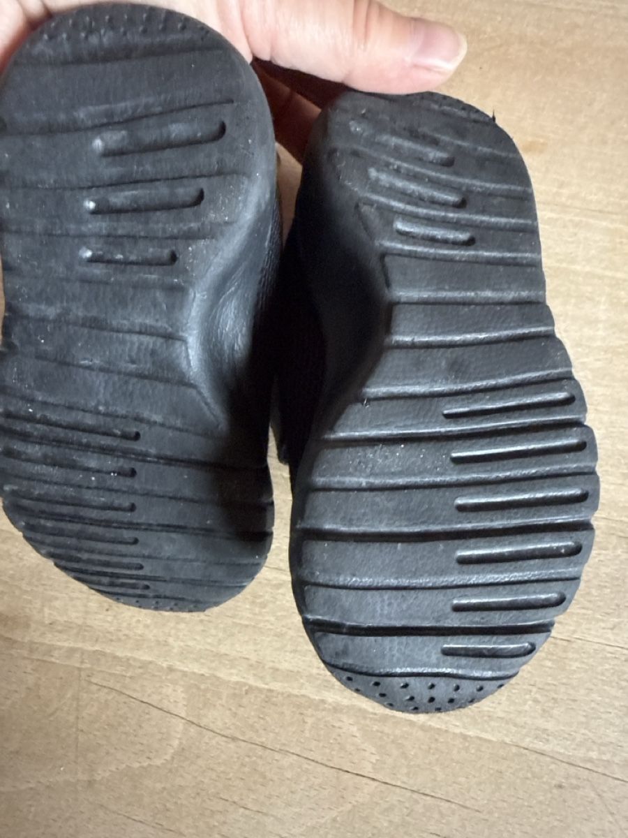 Schuhe für Jungen: schwarze Schühchen Grösse 21 – Gebraucht aus Dettighofen (Lengwil) von Dolol 2