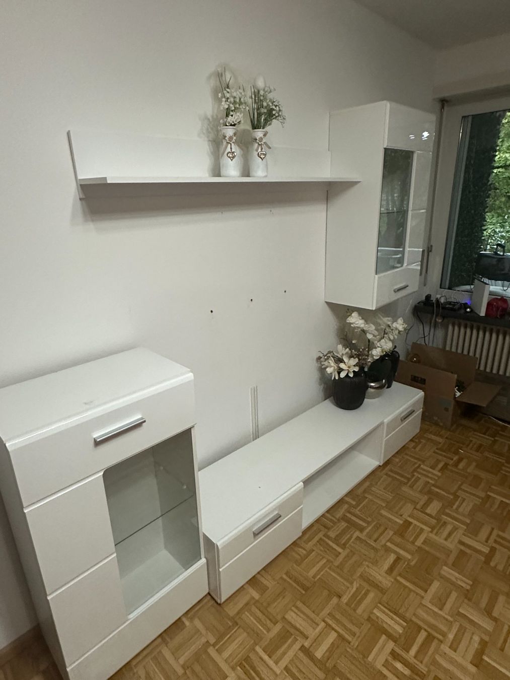 Mobili TV: Wohnwand weiss 4 Elemente wie NEU – Usato da Riehen venduto da ledaanton 1