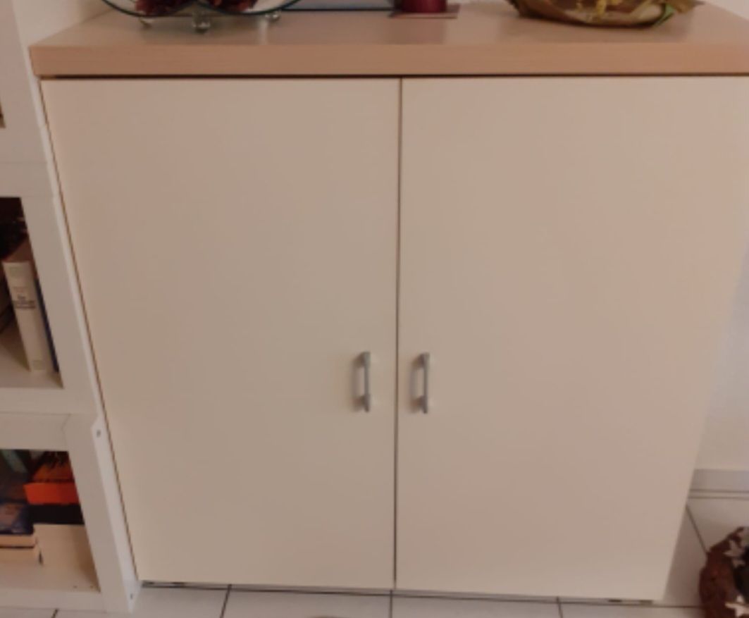 Vetrine: Gut erhaltene Wohnwand/Sideboard Kombination mit Vitrine. – Usato da Rüti ZH venduto da Frodo14 4