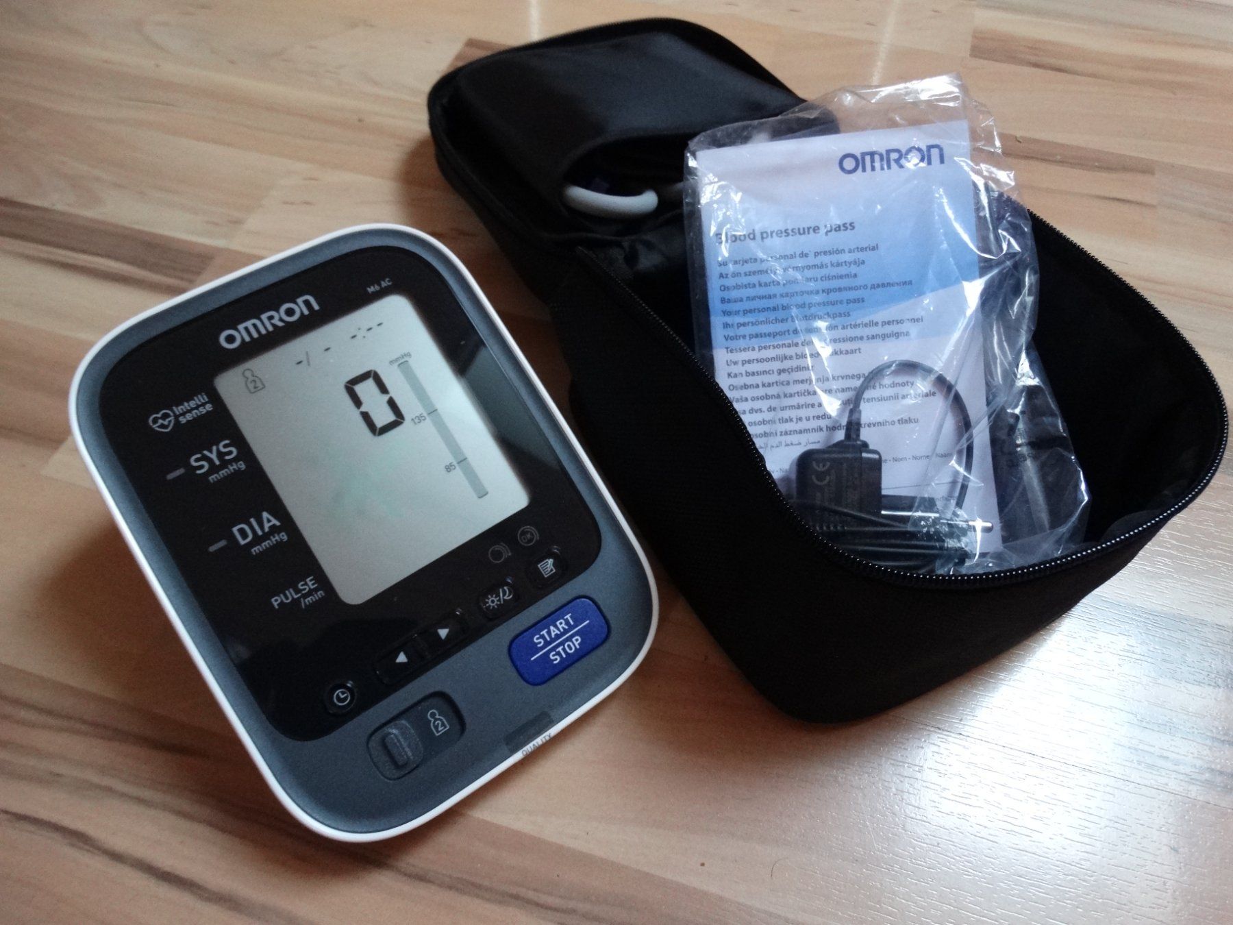 Omron Attrezzature mediche: OMRON M6 AC Intelisense - Blutdruckmessgerät – Usato da Seon venduto da Hl5703 2