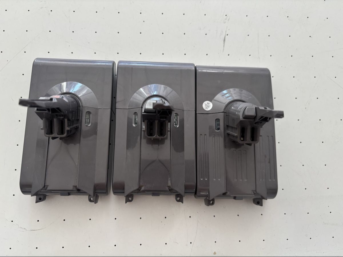 Dyson Accus & piles: 3 batterie pour Dyson V8 défectueuse  – Défectueux à nods par Tozzifan 1