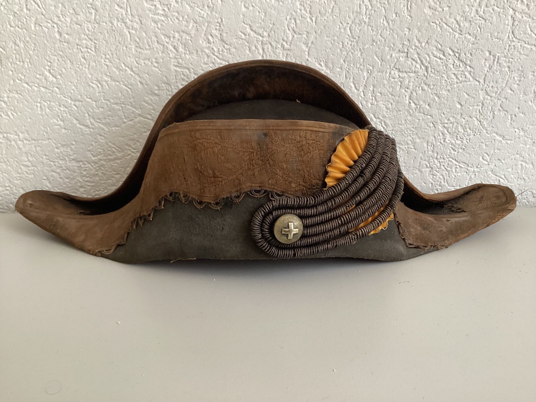 Schweizer Armee Uniformi: Bicorne militaire – Usato da Vouvry venduto da marius09
