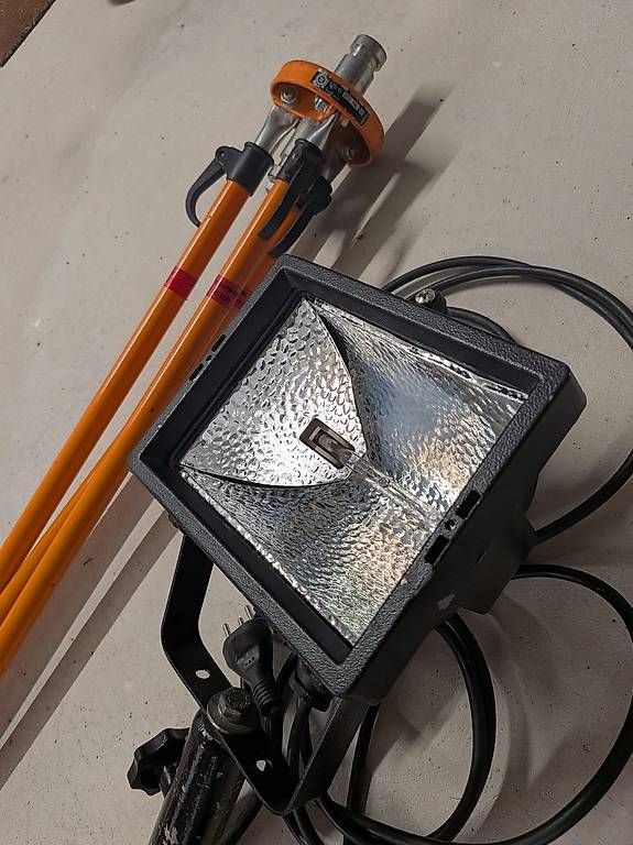Treppiedi & Teste: Scheinwerfer 400W mit Dreibein – Usato da Seewen SZ venduto da MatthiasF02 1