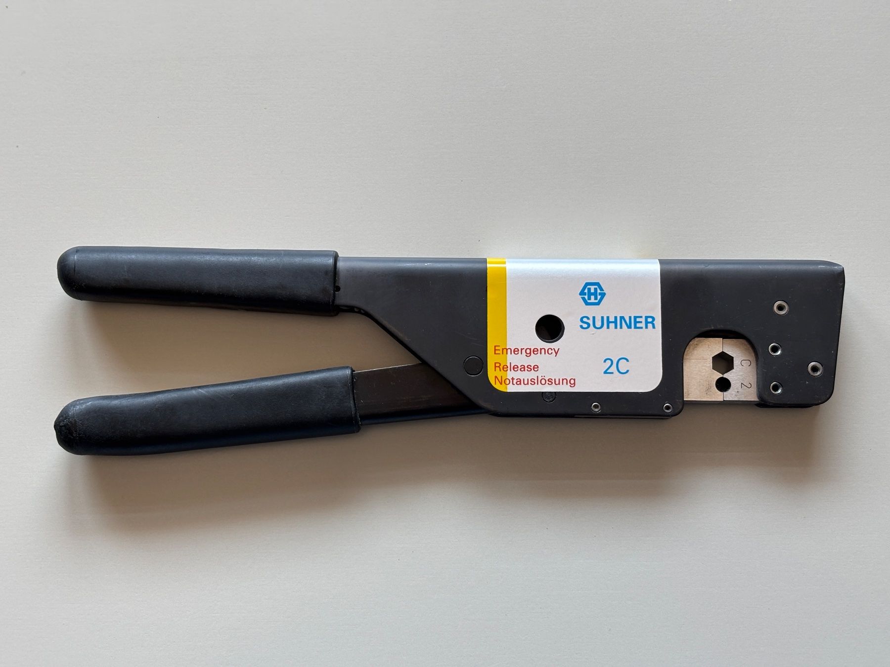 Tous les outils: Huber+Suhner 75ZO-4-4 Crimpzange mit Einsatz C 2 – Neuf (Voir description) à Möhlin par rwolf52