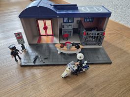 Playmobil Polizeistation mit Zubehör gebrauchter Zustand