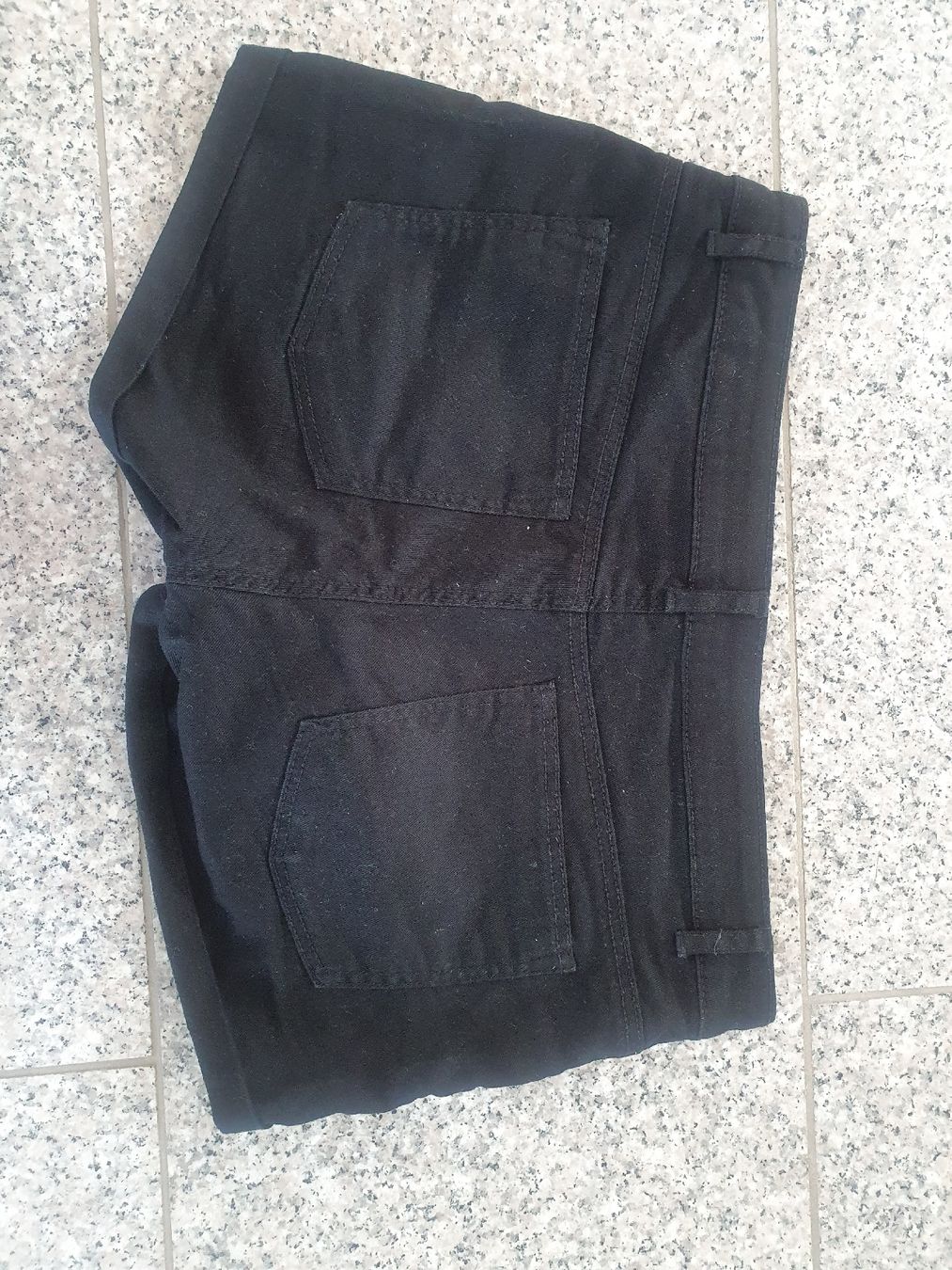 H&M Pantaloni: Schwarze H&M Shorts, Grösse 36 – Usato da Moosseedorf venduto da Sonnenschein.. 5