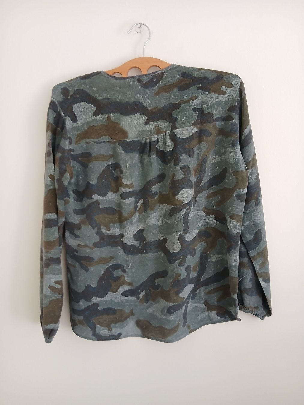 Camicette: IVI silk blouse army pattern size S – Nuovo (secondo la descrizione) da Wil SG venduto da tre_g2l7 3