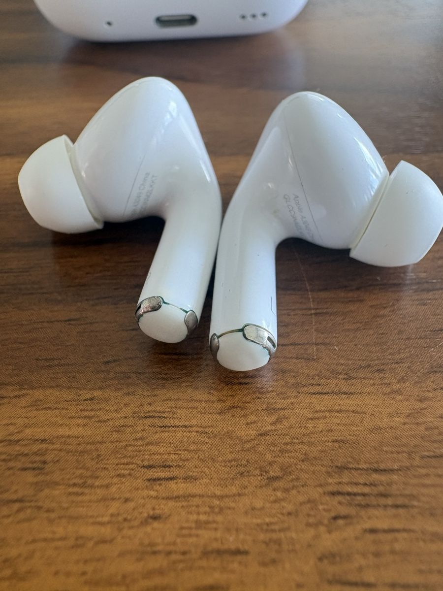 Apple Casques audio: AirPods Pro (2nd generation) – D'occasion à Horgen par avi_g6l8 2