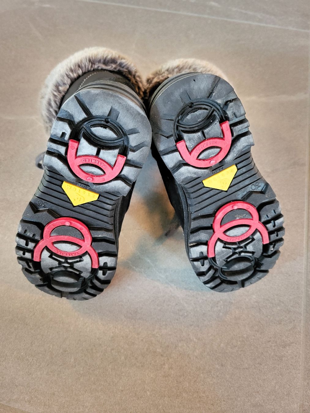 Scarpe per ragazze: Winterstiefel mit integrierten Spikes, Grösse 30 – Usato da Oberwangen TG venduto da Murmel82 4