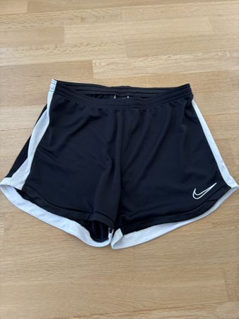 Short Nike dryfit M schwarz 