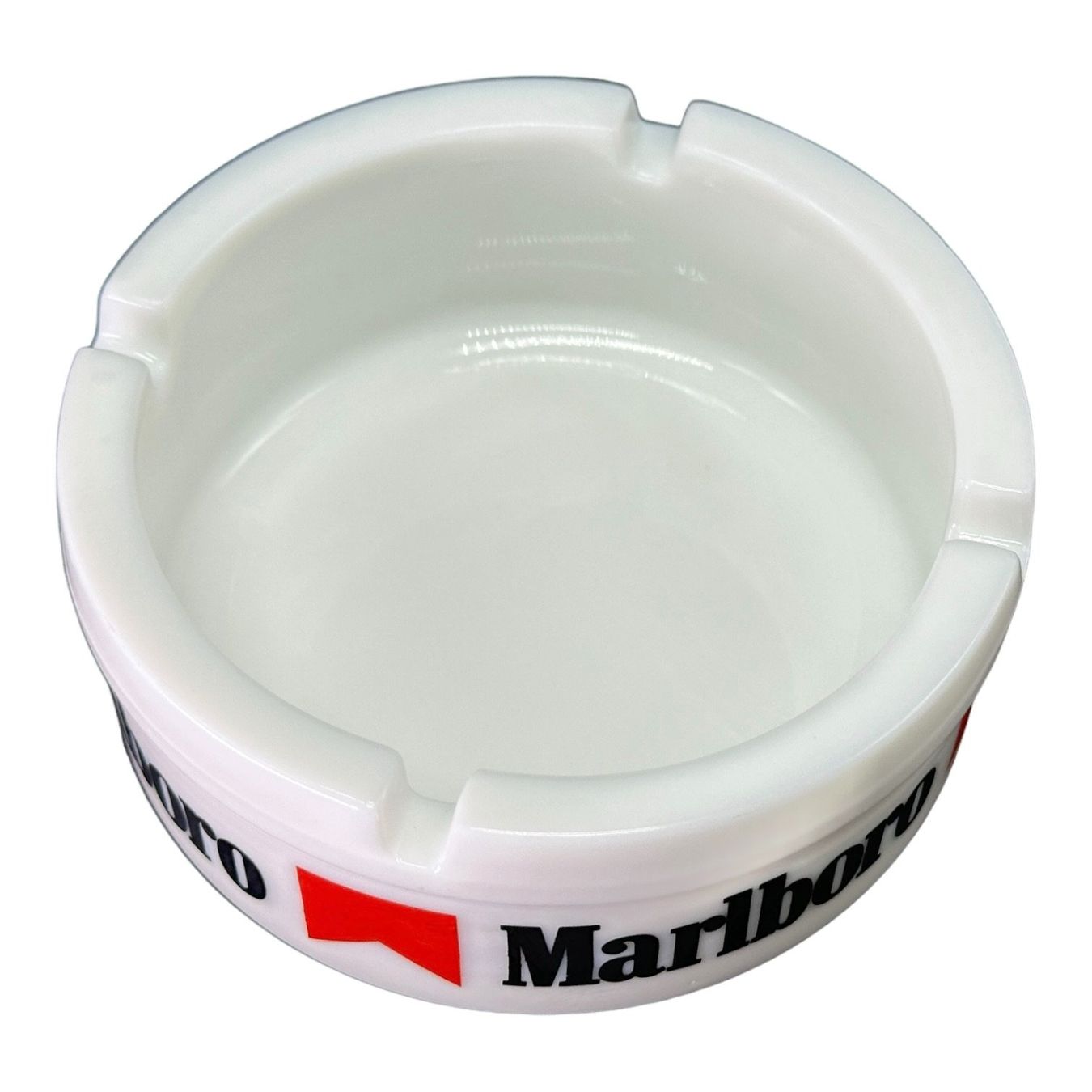 Marlboro Portacenere: Cendrier Marlboro en opaline blanche – Usato da Morges venduto da deco.vintage 2
