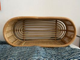 neues Rattan-Regal im Vintage-Stil