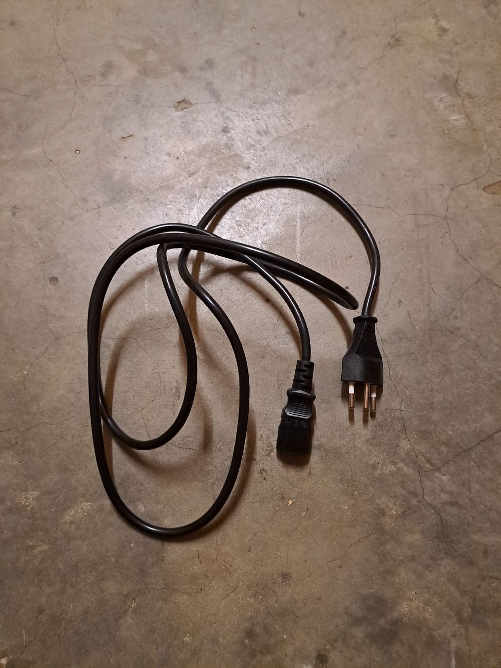 Cavi: Kaltgerätekabel C13 Stecker Schwarz - 1.8m – Usato da Basel venduto da suberi_Sach 1