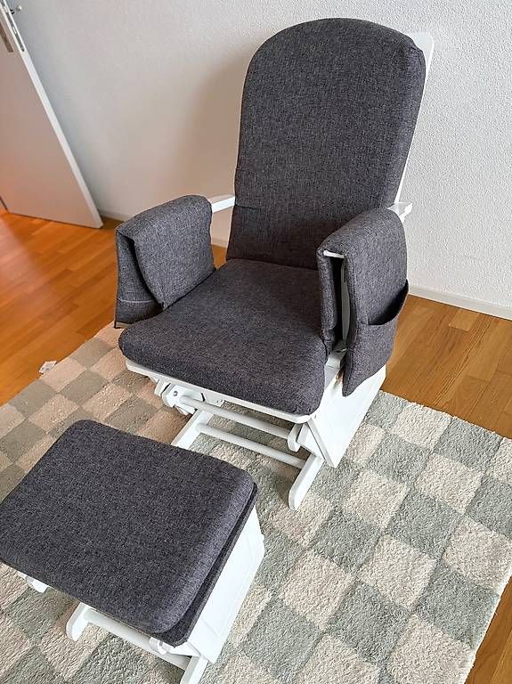 Poltrone: Schaukelstuhl mit Hocker grau - muss weg – Usato da Bern venduto da kar_6wqk 1