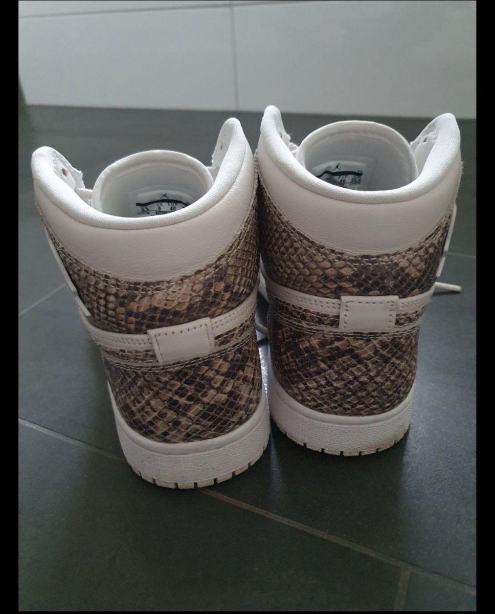 Jordan Scarpe da donna: Air Jordan 1 High – Nuovo (secondo la descrizione) da Genève venduto da Buklaw 1