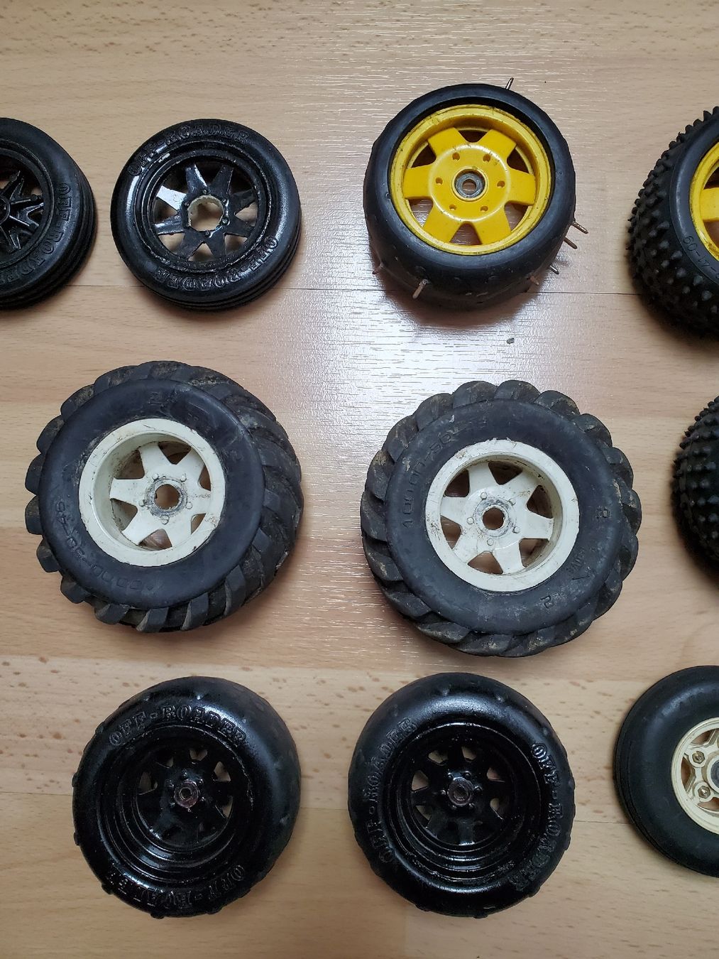 Modellismo RC: RC Reifen Set, verschiedene Marken – Usato da Lanzenhäusern venduto da Ulika 2