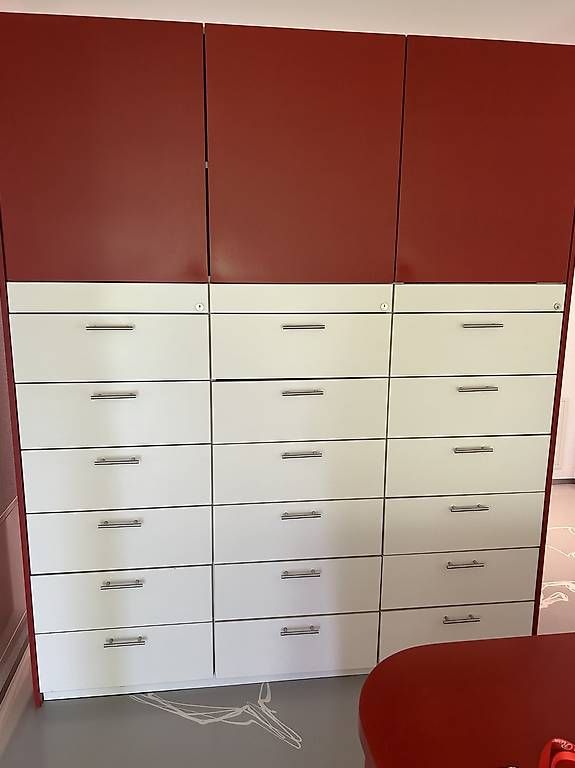 Armoires: Grosser Schrank – D'occasion à Flawil par chelsea011 1