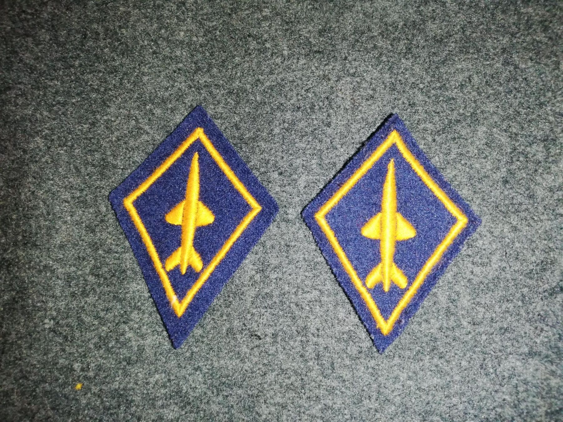 Schweizer Armee Placchette & Badge: Insignes de col Armée Suisse – Usato da Romanel-sur-Lausanne venduto da A559JBB