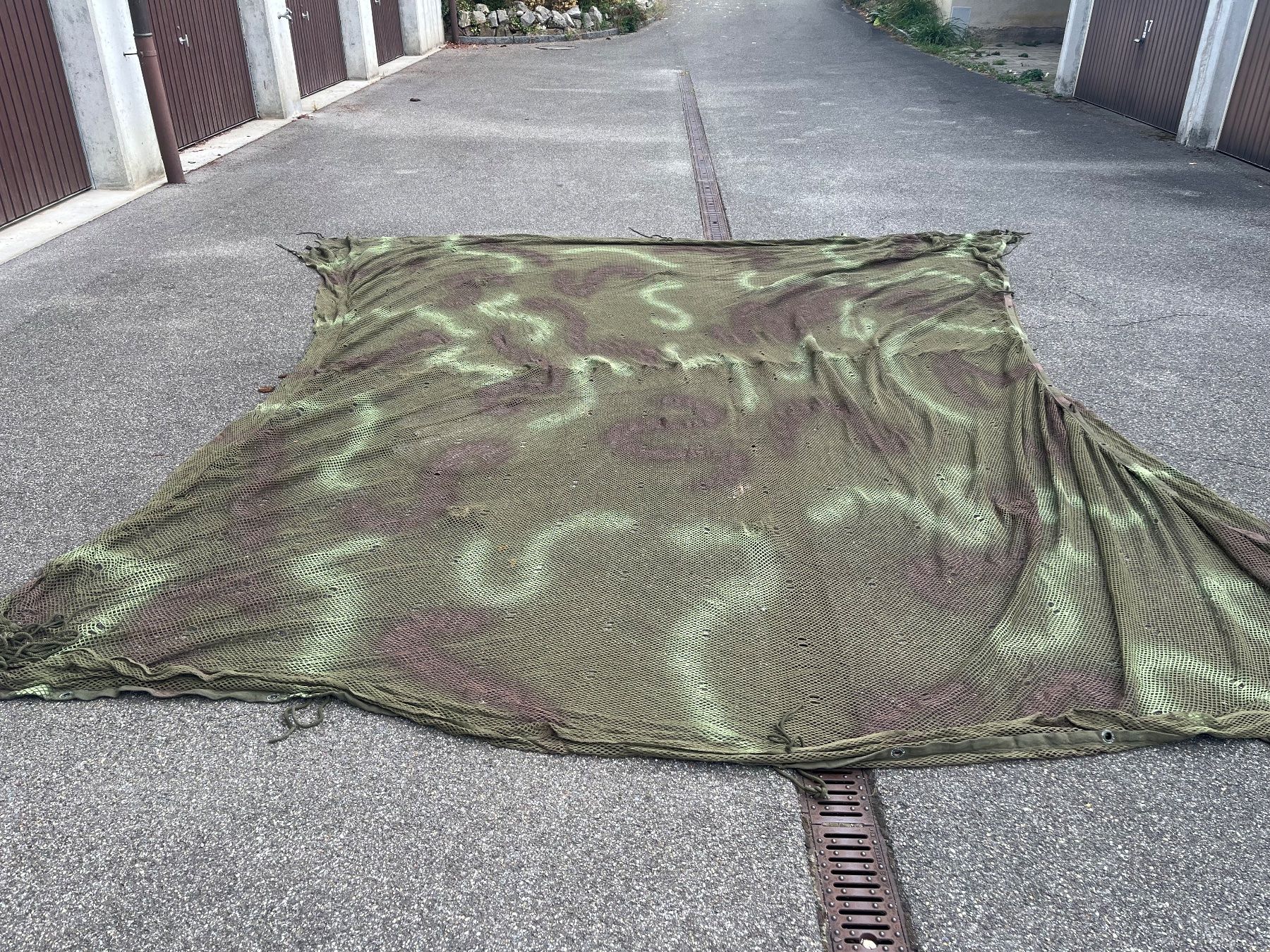 Autres de l'armée: Tarnnetz Schweizer Armee – Neuf (Voir description) à Brugg AG par coldarmente