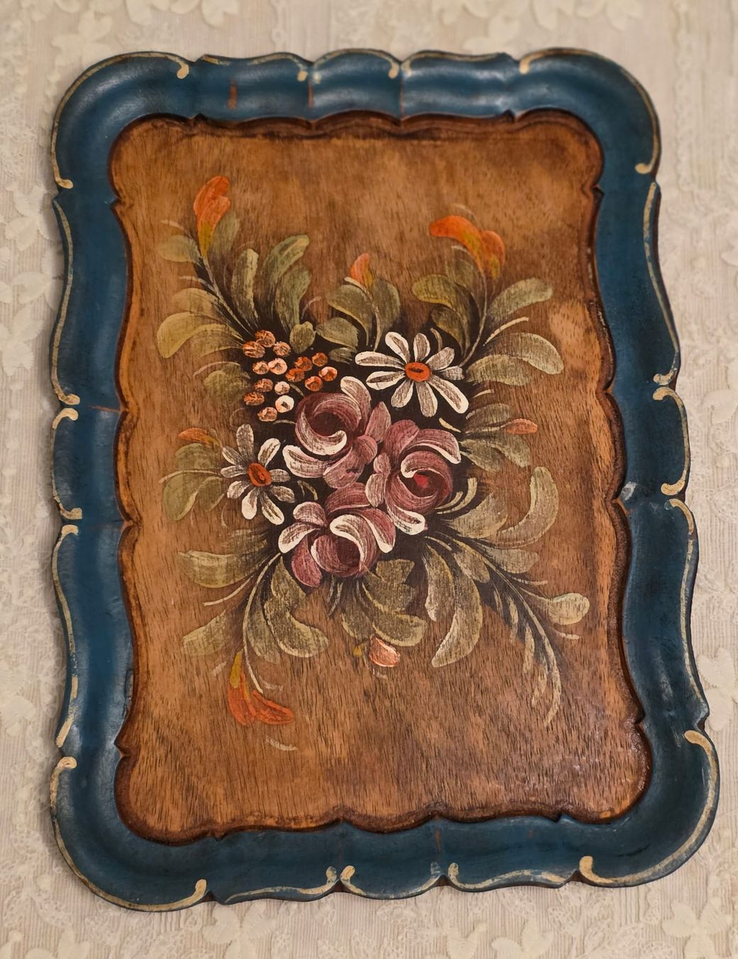 Piatti di portata: Vintage Holztablett mit Blumenmuster, Handbemalt – Usato da Rheinsulz venduto da Dred