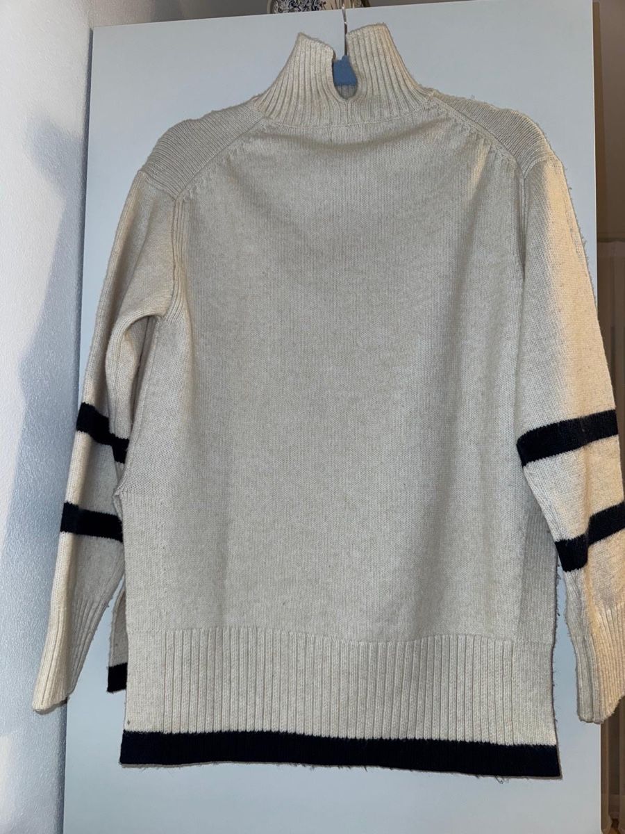 Pullover & Sweatshirts: Pullover mit gestreifften details XS elegant mit rollkragen – Gebraucht aus Zofingen von ismail01a 1
