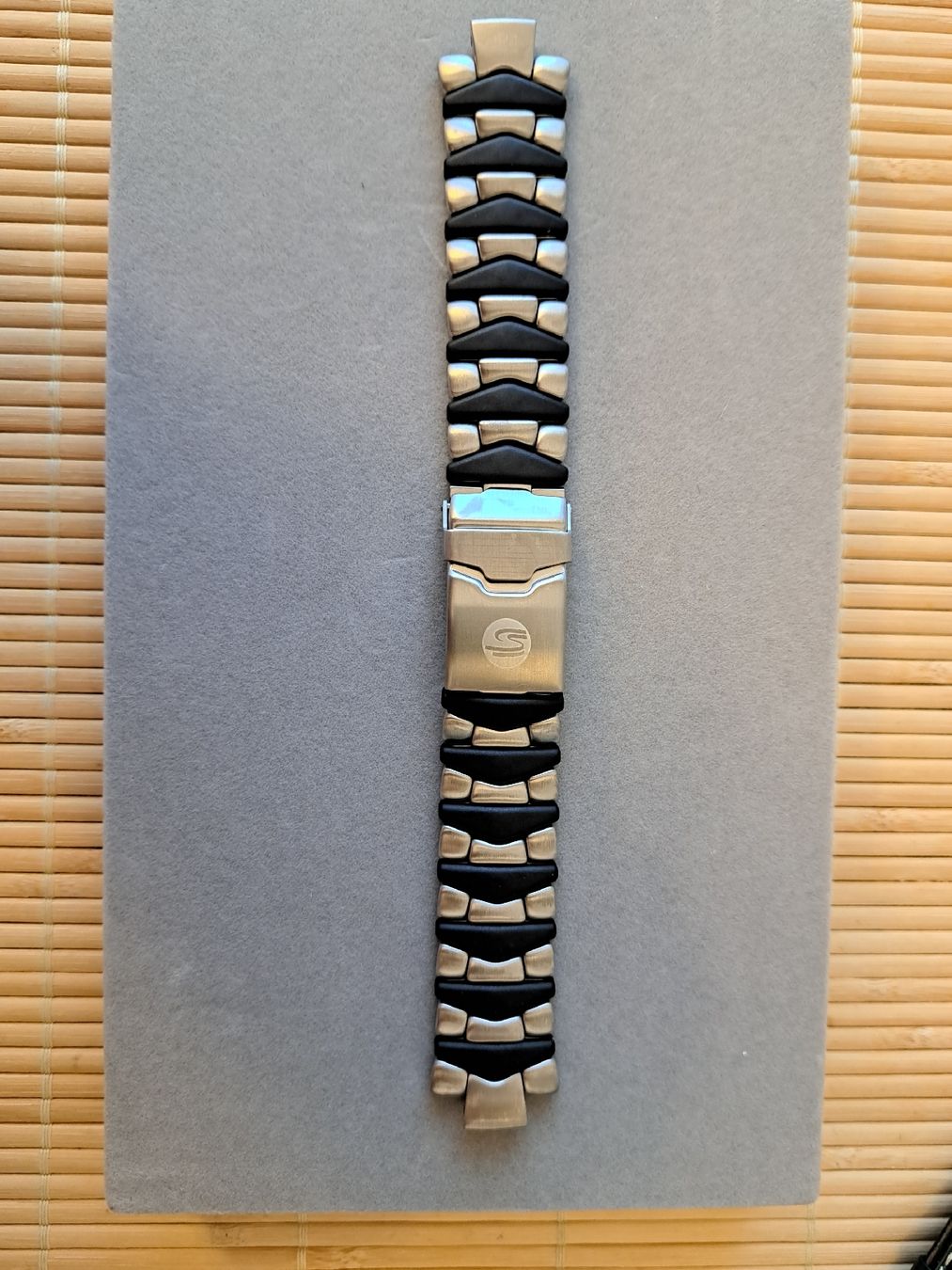Universal Genève Uhren: Bracelet montre Universal Genève Senna – Neu und originalverpackt aus Le Locle von Lapidary.Duc