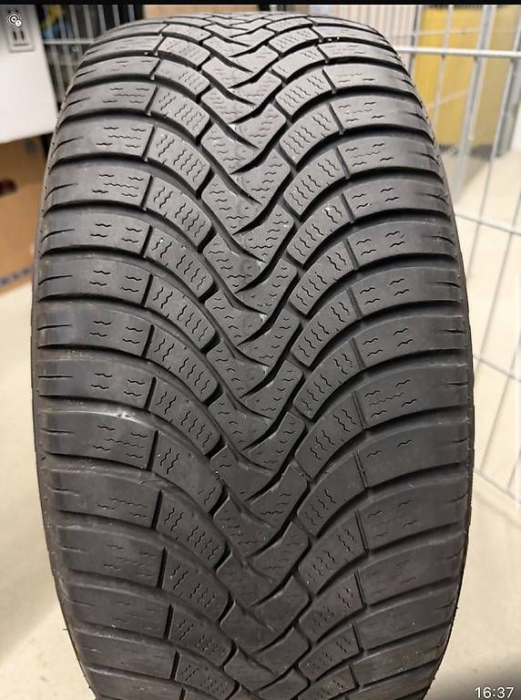 Pneus & Roues: Falken Eurowinter HS 01 SUV  225/50/18 – D'occasion à Günsberg par art_bjn8