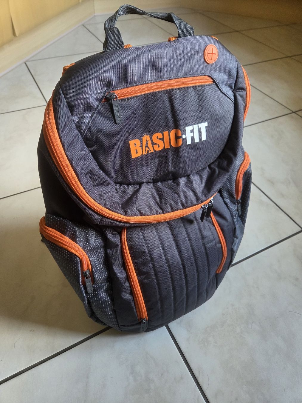 Zaini: Rucksack BASIC-FIT Grau Orange neuwertig – Nuovo (secondo la descrizione) da Winterthur venduto da cherzli02