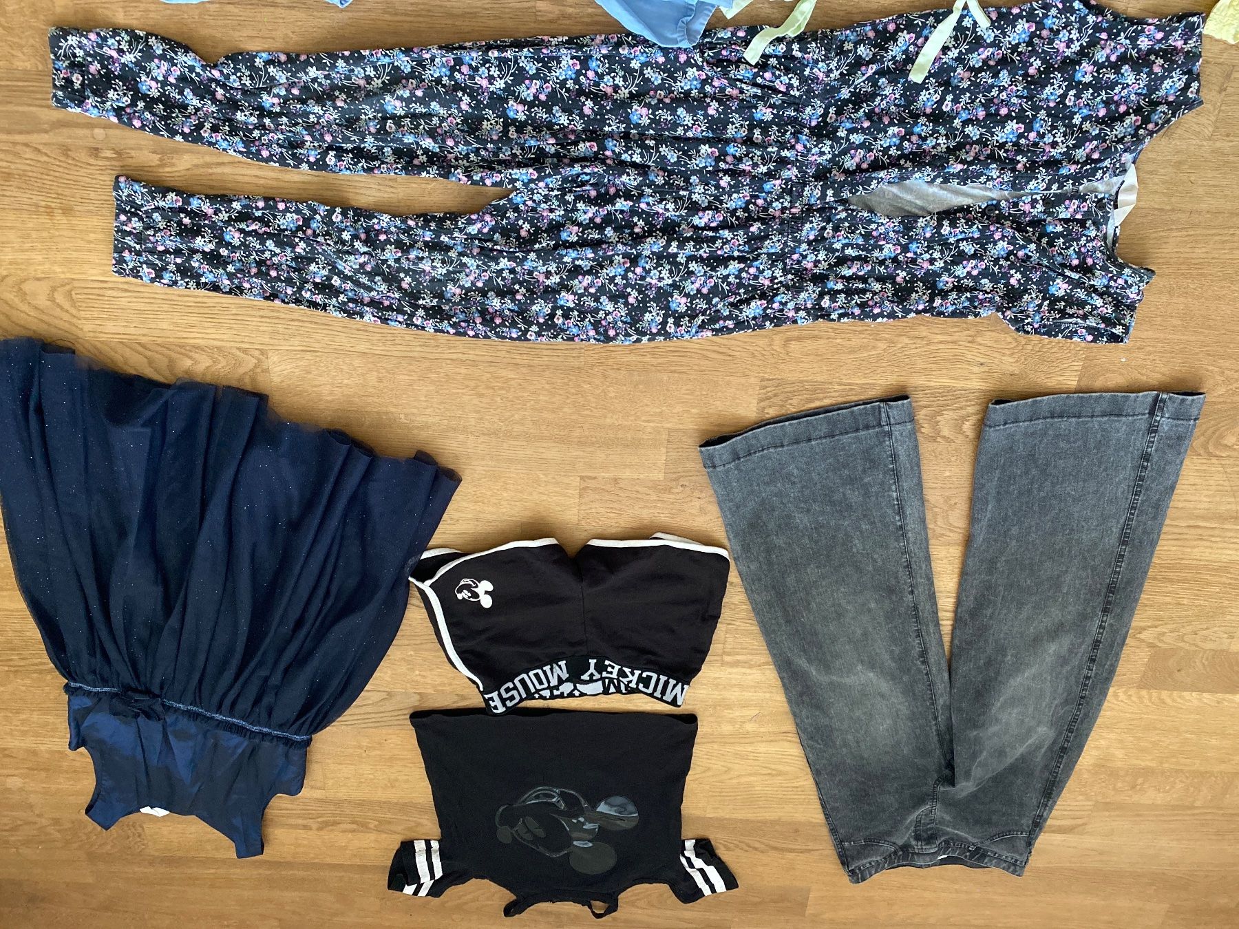 Vestiti & Gonne: 😎 Kleider Sommer 134-140 Röckli, Jumpsuit, dünne Hose, Klei – Usato da Uster venduto da muse70 3