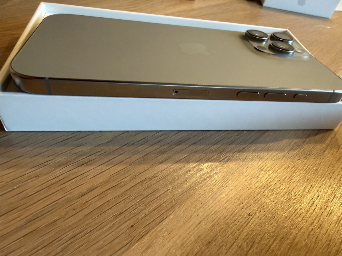 Apple Portables: Iphone 16 Pro Max / 512GB / TOP-Zustand – Neuf (Voir description) à Wallisellen par Blackhawks_16 3
