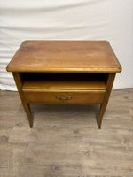 Alter Nachttisch aus Holz – Vintage