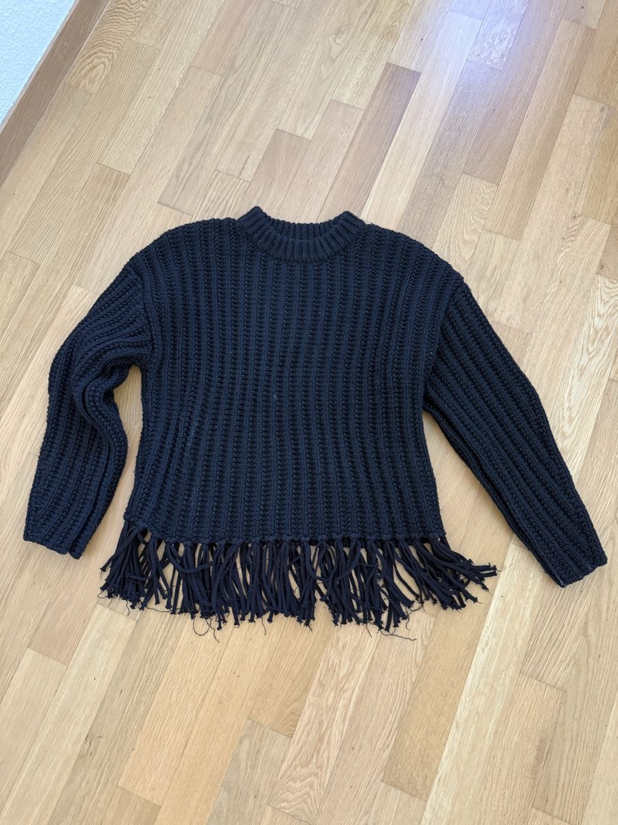H&M Maglioni & Felpe: Winterpullover Schwarz mit Fransen Grösse S!H&M – Usato da Zug venduto da MC2CC