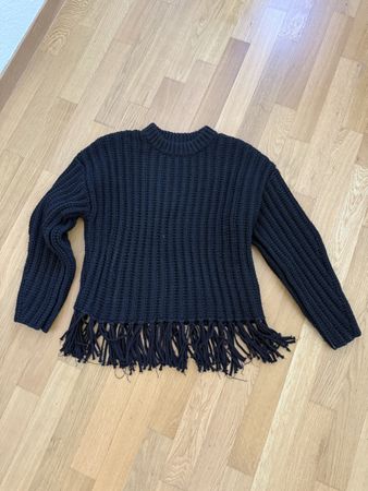 Winterpullover Schwarz mit Fransen Grösse S!H&M